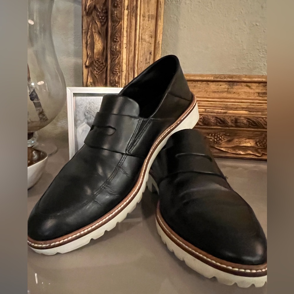 Gently used 39  ECCO WOMENS loafers ❤️